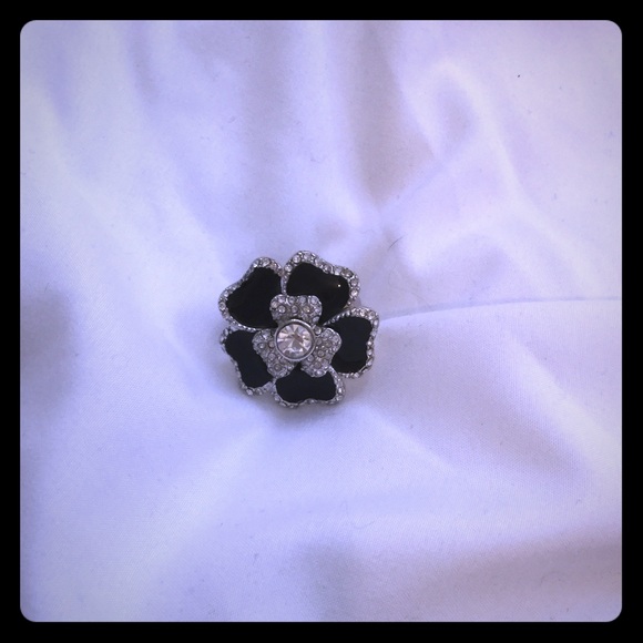 **Moving Sale** Lia Sophia Dahlia Cocktail Ring - Picture 1 of 5